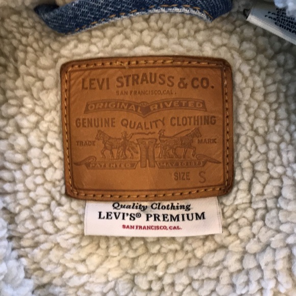 Levi’s Trucker Jacket - Picture 2 of 5